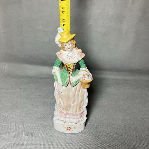 Vintage 10" Figurine Colonial Lady Made in Occupied Japan Porcelain - Picture 7 of 9